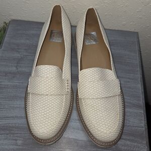 Dolce Vita Elegant Textured Cream Loafers Size 9 (SQ2)